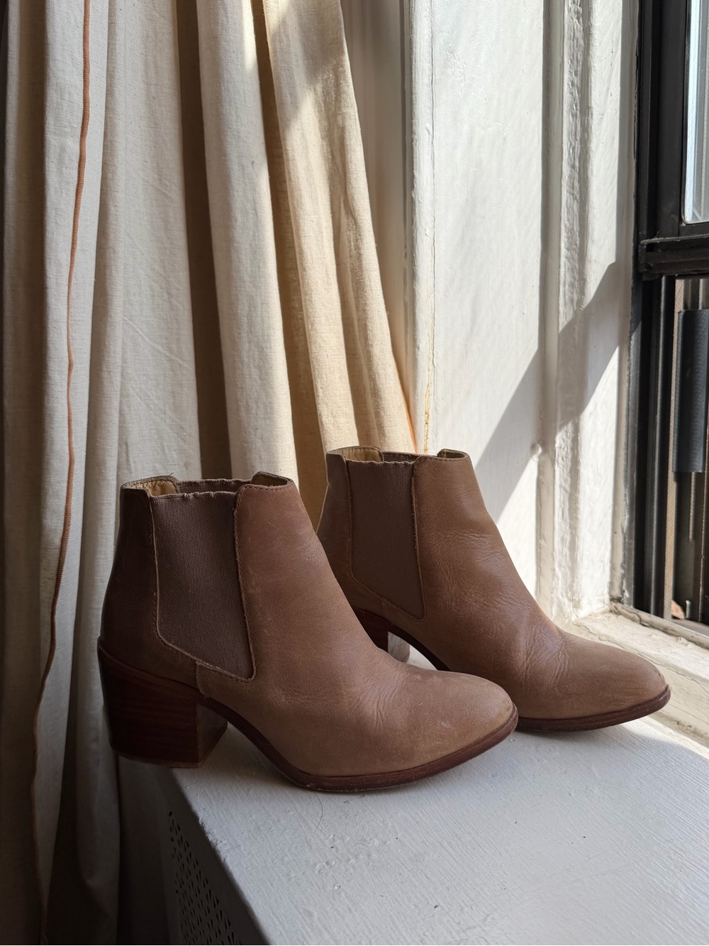 Nisolo Heeled Chelsea Boot